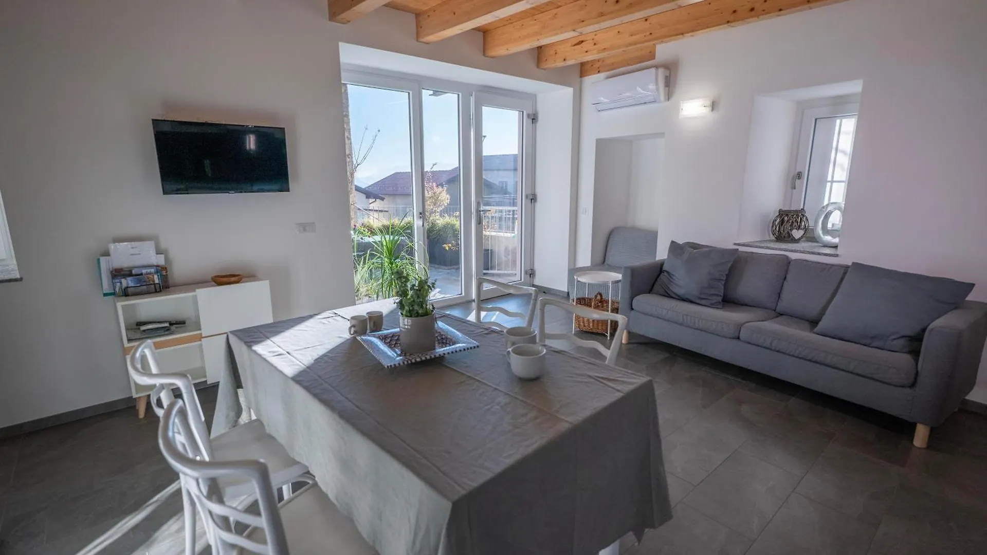 Delfina Home Giardino 013239-Cni-00130 Vercana Apartment